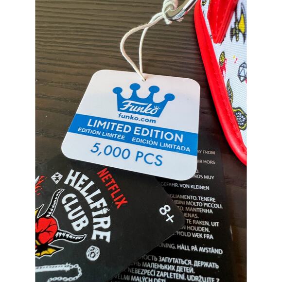 COMPLETE NON-CHASE SET Stranger Things Funko Sodas w/ Loungefly LIMITED EDITION - Picture 11 of 11